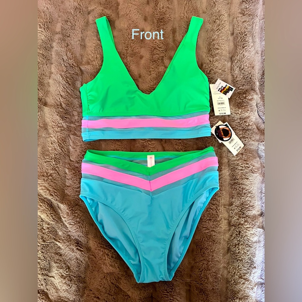 NWT Two Piece Woman’s Swimsuit Swimwear size Large